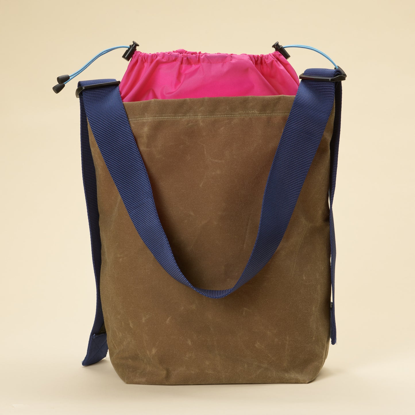 BUCKET TAN/ FUSCHIA LINING/ NAVY STRAP